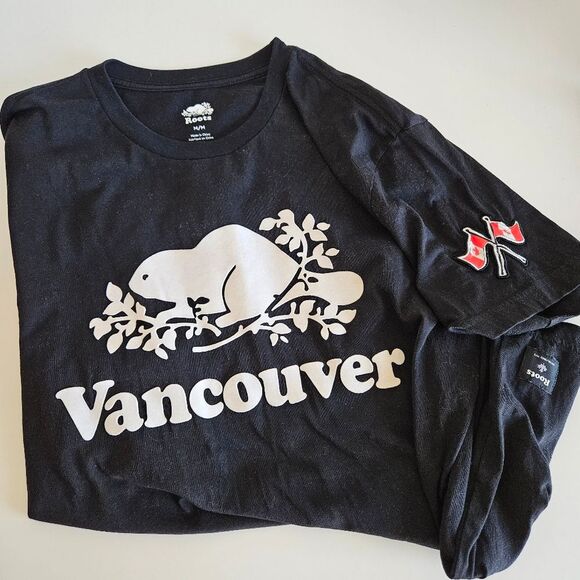 Roots Tops - NWOT Roots | Vancouver Beaver Logo Canadian Flags Shirt Top Unisex Medium
